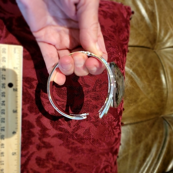 Women's lapis lazuli stone cuff bracelet - Picture 5 of 9